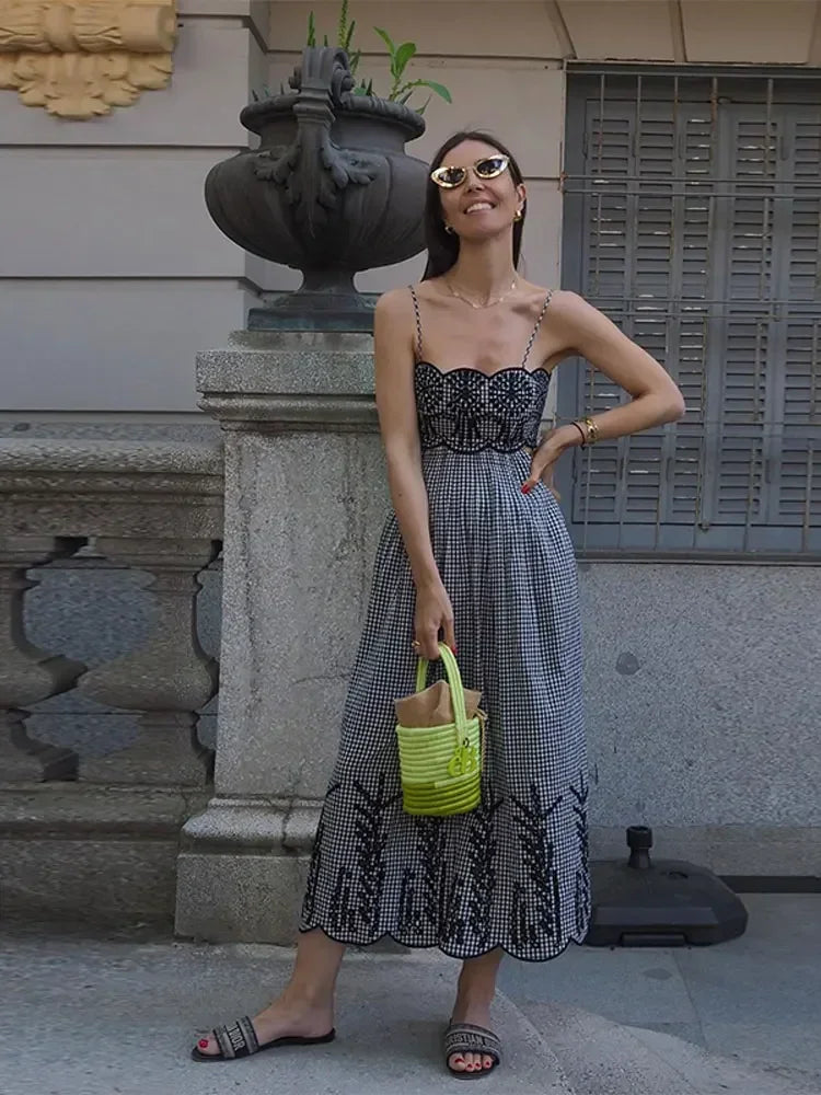 Astrid - Chic Gingham Dress