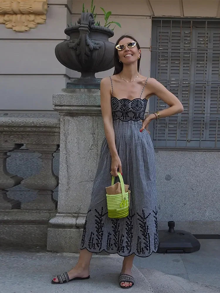 Astrid - Chic Gingham Dress