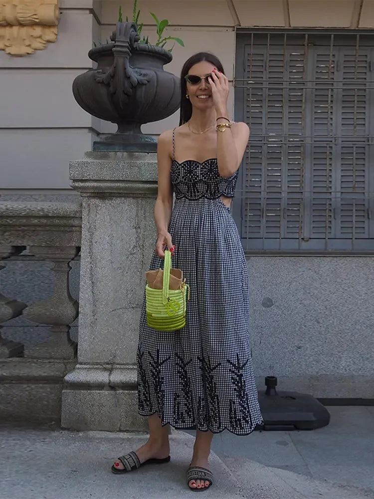 Astrid - Chic Gingham Dress